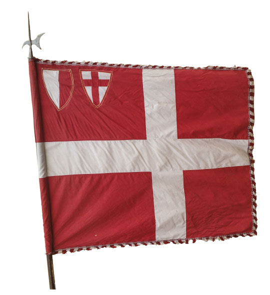 Bandiera della Repubblica: croce bianca in campo rosso con gli scudetti del Comune e del Popolo nel quarto superiore